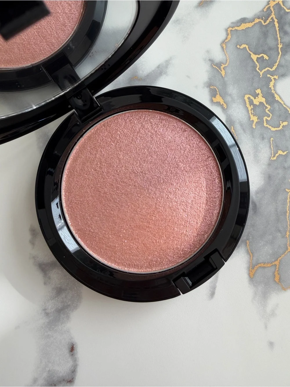 MAC Cosmetics Limited Edition Dazzle Highlighter in Dazzlepink STUNNING!